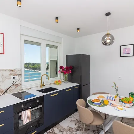 Apartment Sea View Mia Just Renovated *