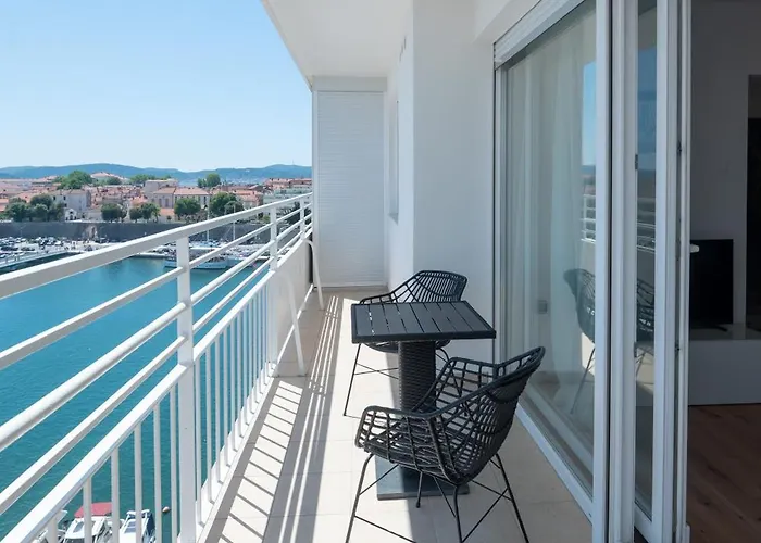 Sea View Mia Just Renovated Апартаменты *