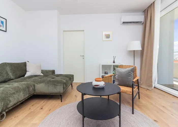 Апартаменты Sea View Mia Just Renovated *