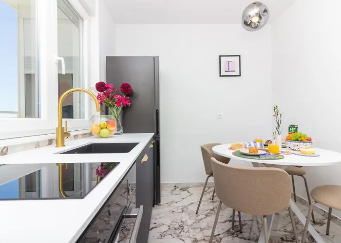 Апартаменты Sea View Mia Just Renovated *