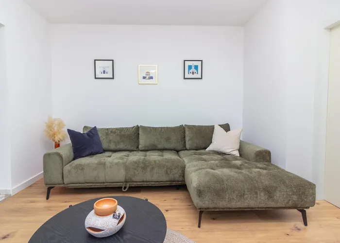 Апартаменты Sea View Mia Just Renovated *